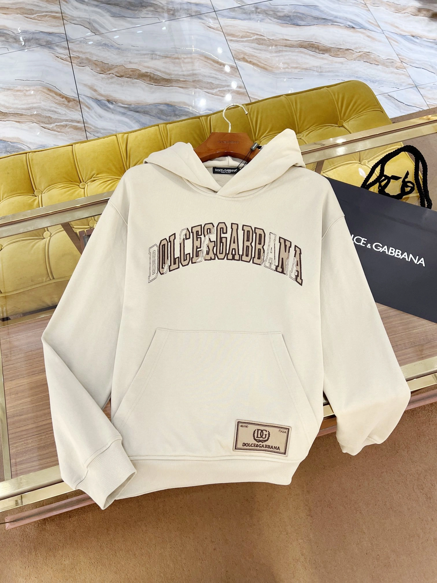wg.luxury- 4o835& embroidery logo item:D-F409J1907